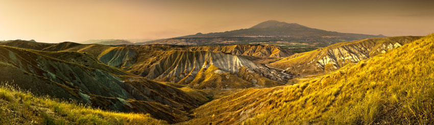 Immagine panoramica dell'Etna e Biancavilla